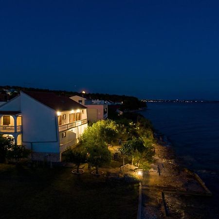 Family Friendly Seaside Apartments Kozino, Zadar - 5756 Petrcane Eksteriør billede