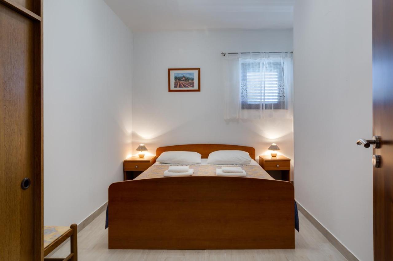 Family Friendly Seaside Apartments Kozino, Zadar - 5756 Petrcane Eksteriør billede