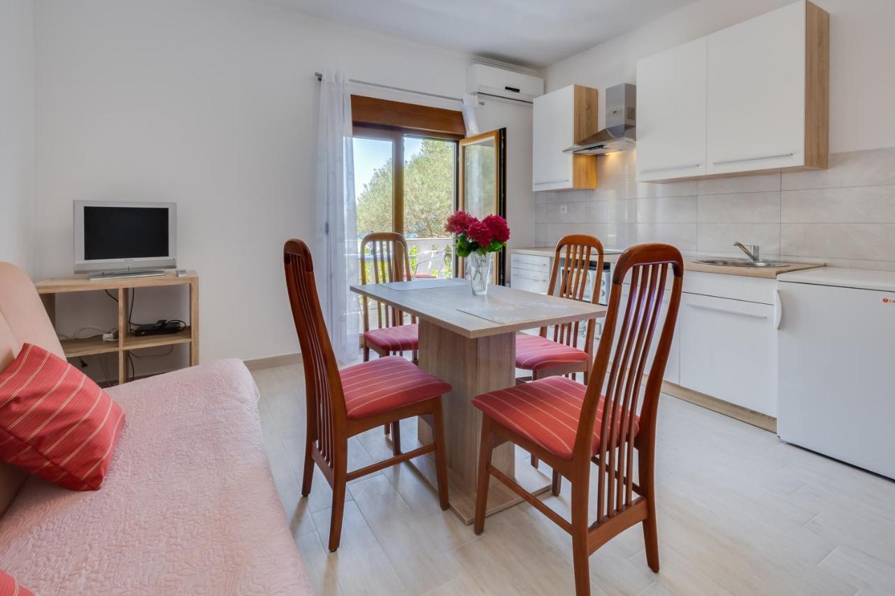 Family Friendly Seaside Apartments Kozino, Zadar - 5756 Petrcane Eksteriør billede