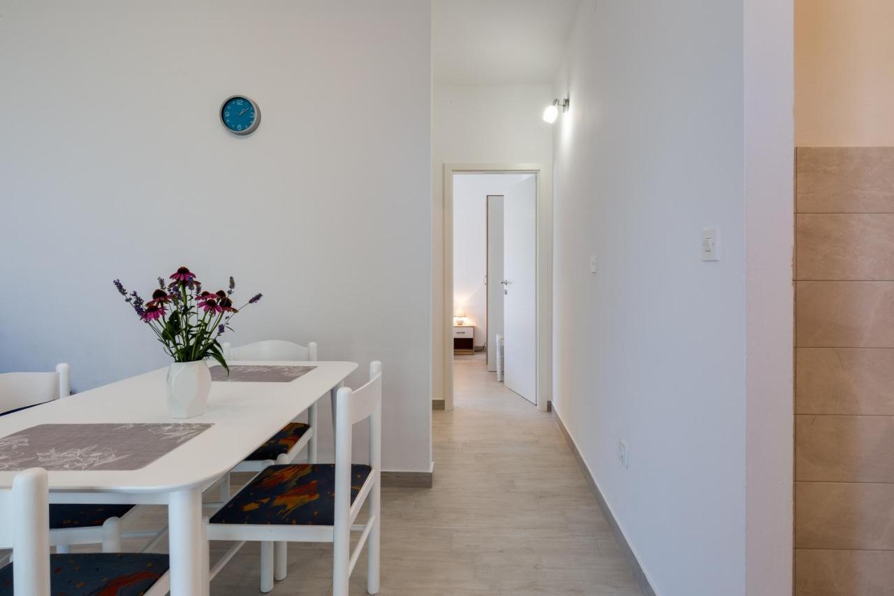Family Friendly Seaside Apartments Kozino, Zadar - 5756 Petrcane Eksteriør billede