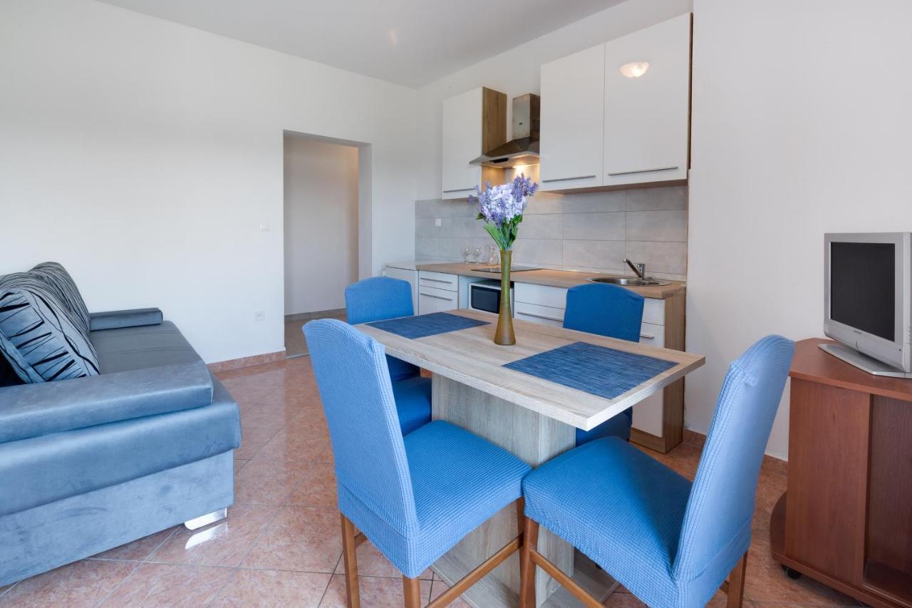 Family Friendly Seaside Apartments Kozino, Zadar - 5756 Petrcane Eksteriør billede