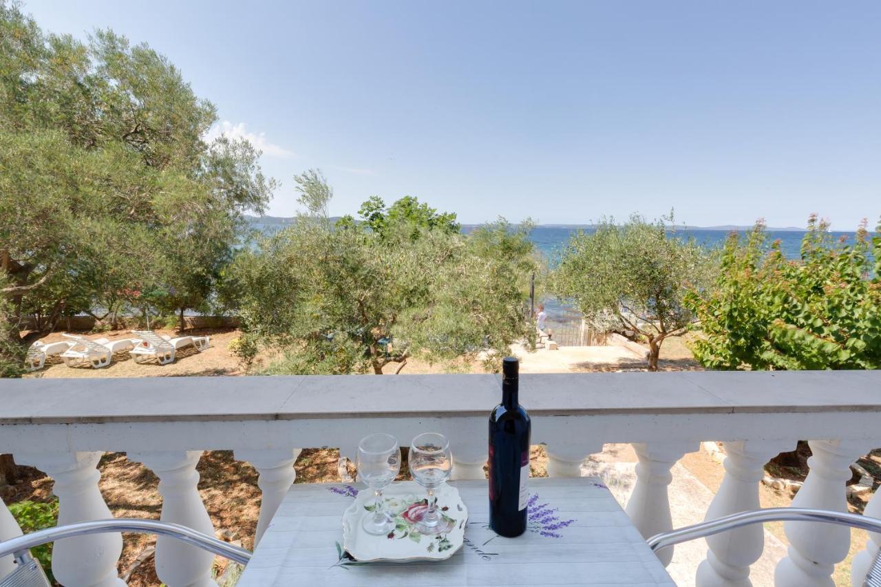 Family Friendly Seaside Apartments Kozino, Zadar - 5756 Petrcane Eksteriør billede