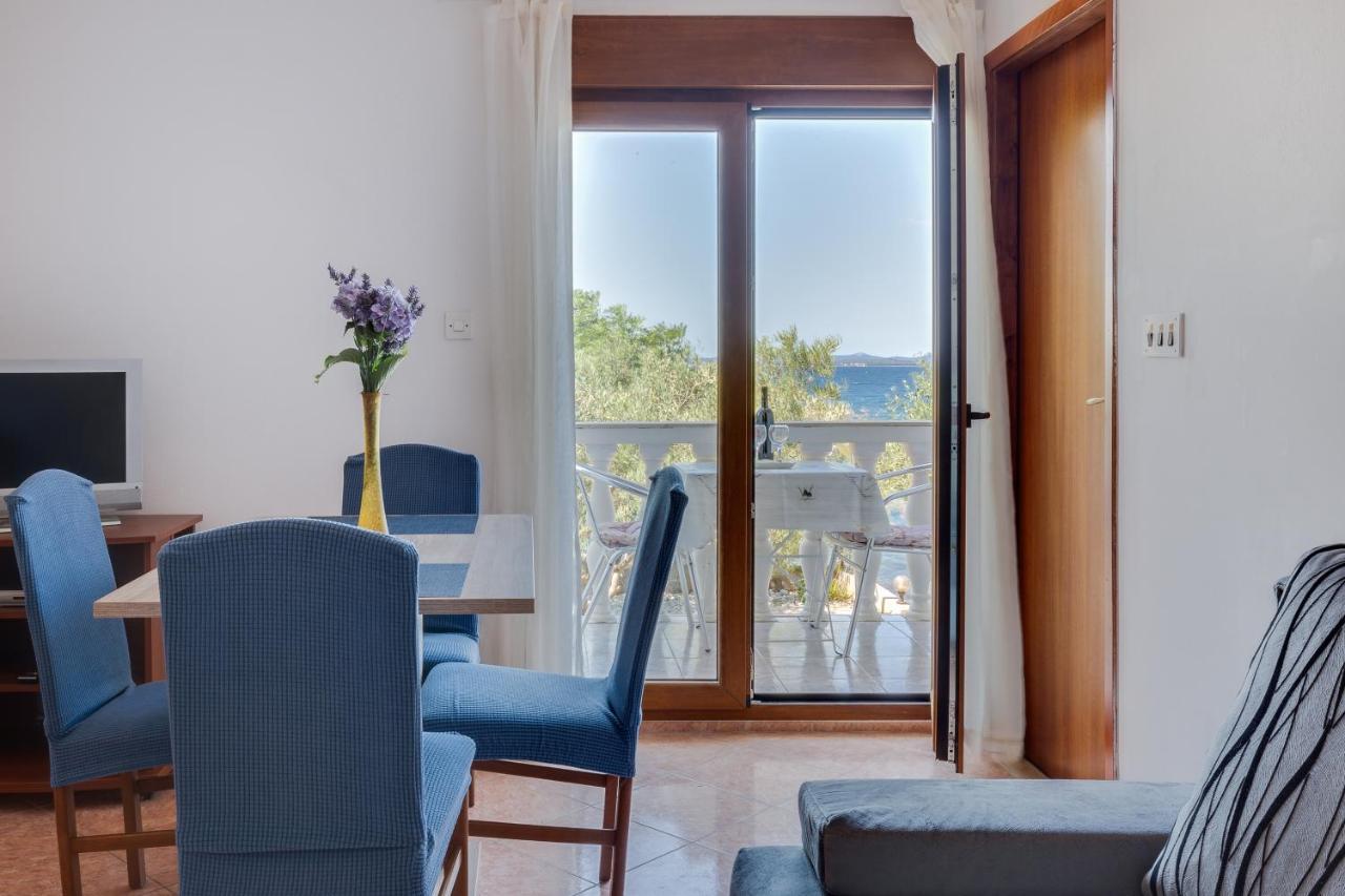 Family Friendly Seaside Apartments Kozino, Zadar - 5756 Petrcane Eksteriør billede