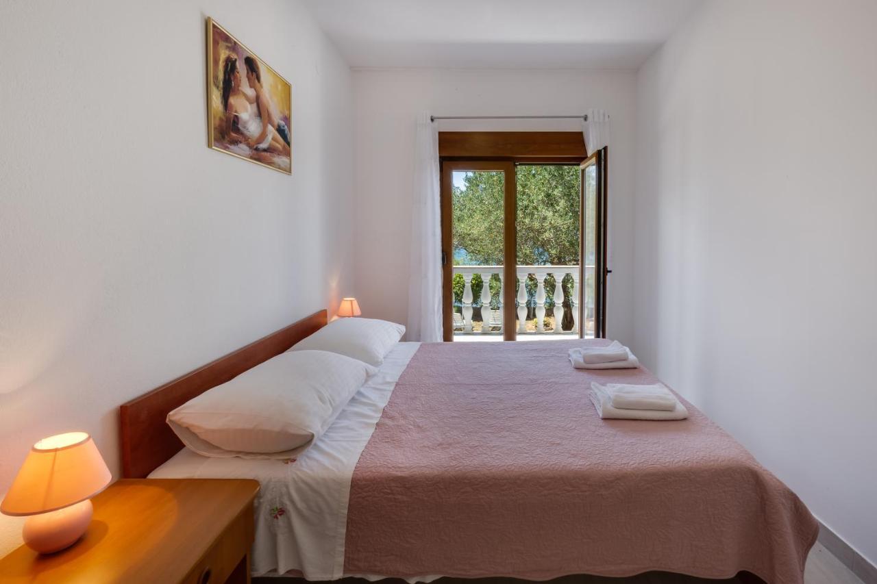 Family Friendly Seaside Apartments Kozino, Zadar - 5756 Petrcane Eksteriør billede