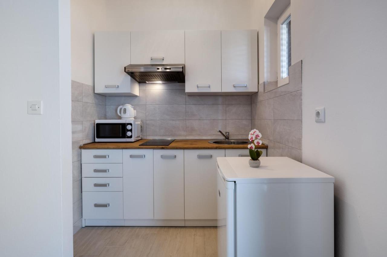 Family Friendly Seaside Apartments Kozino, Zadar - 5756 Petrcane Eksteriør billede