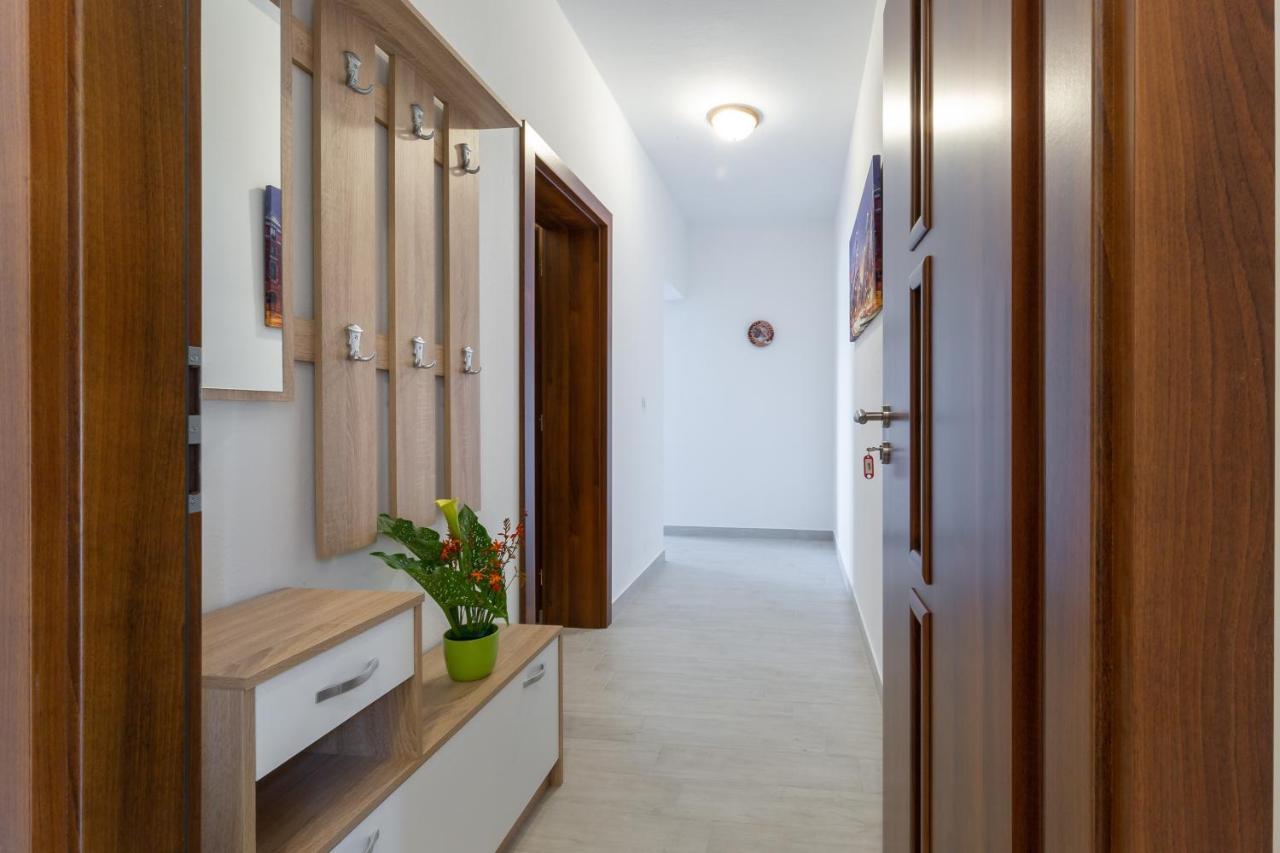 Family Friendly Seaside Apartments Kozino, Zadar - 5756 Petrcane Eksteriør billede