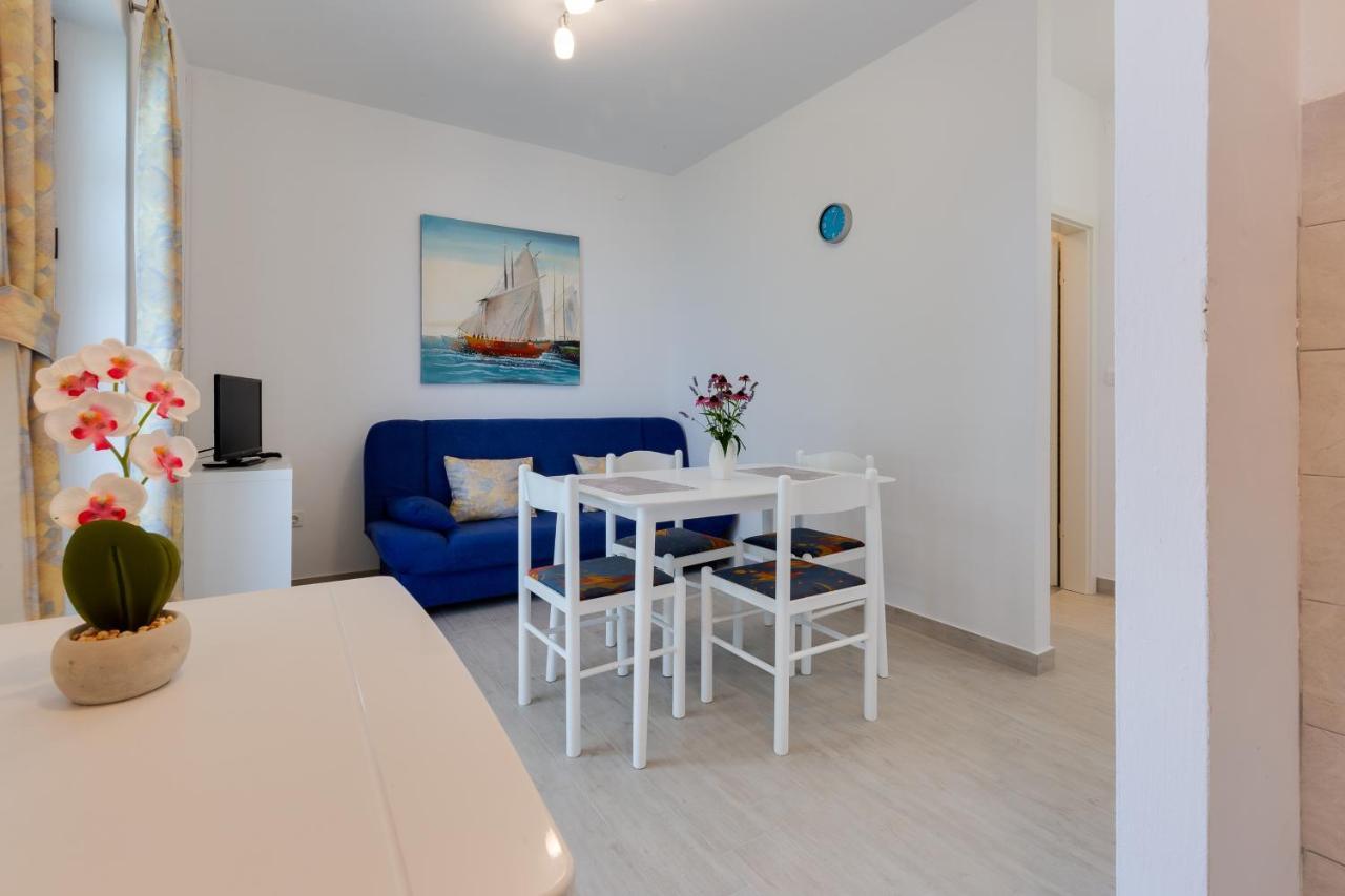 Family Friendly Seaside Apartments Kozino, Zadar - 5756 Petrcane Eksteriør billede